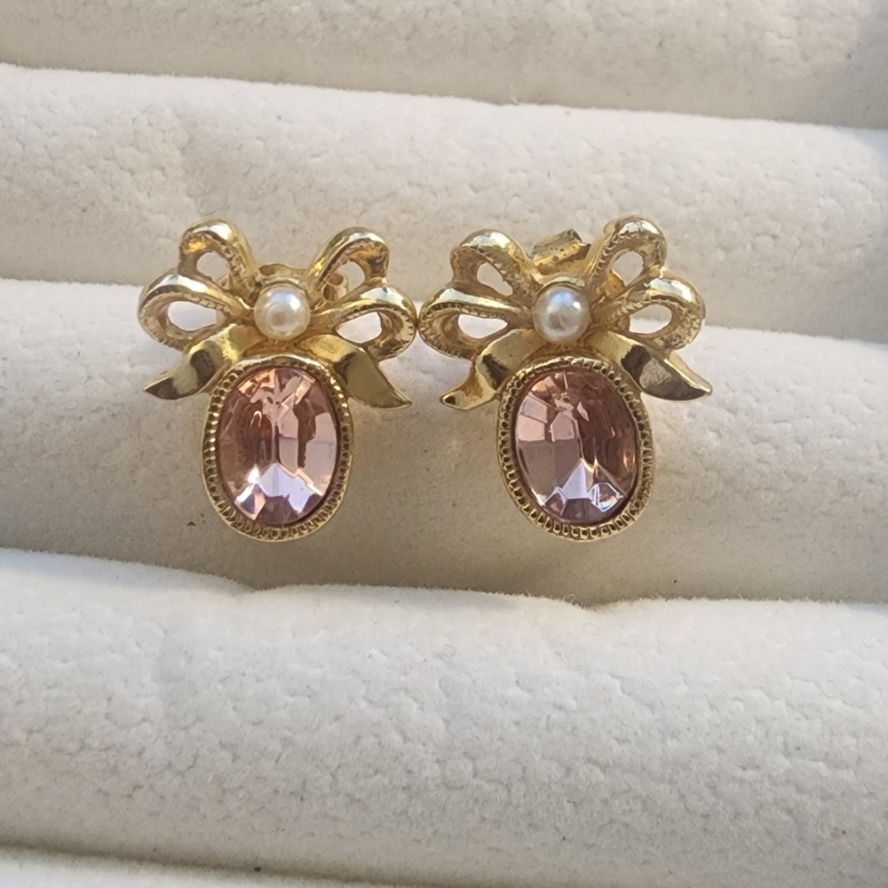 Avon Elegant Gold Tone and Pink‎ Bow Earrings